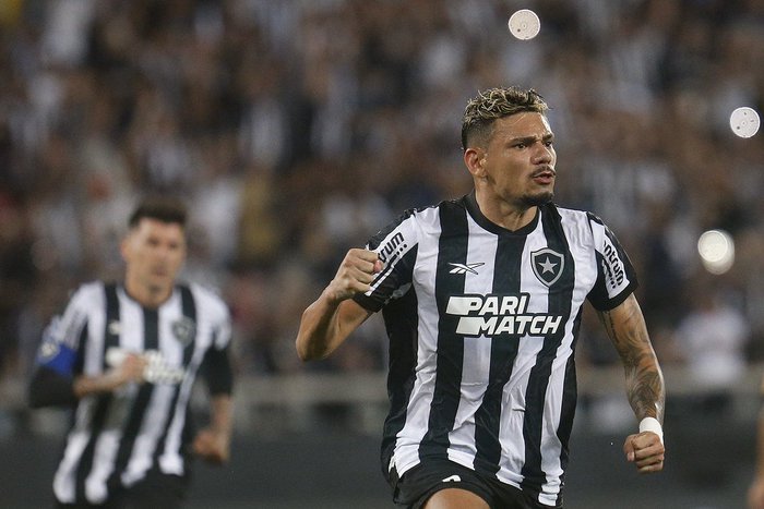 Tiquinho Soares está isolado na artilharia da competição, com 13 gols (Foto: Vitor Silva/Botafogo)