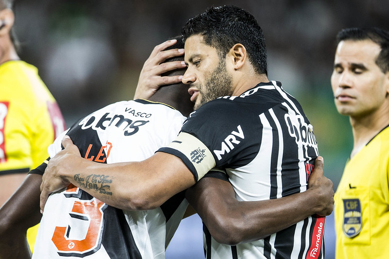 BRASILEIRÃO: Vasco enfrenta Atlético-MG em domingo quente na Série A