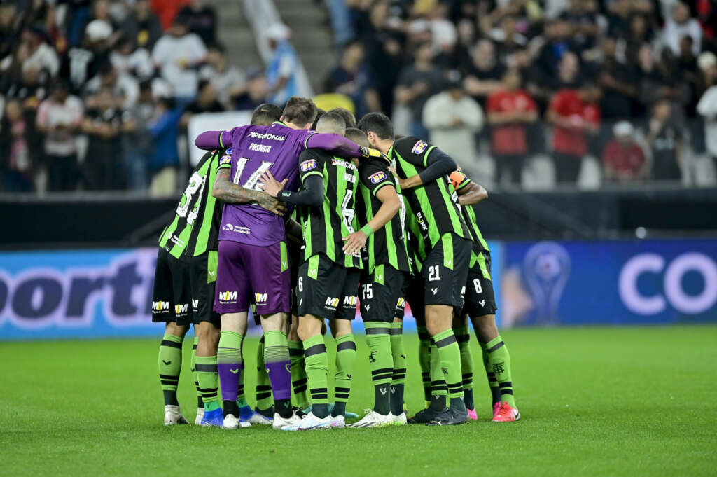 América-MG e Goiás se enfrentam pelo Brasileirão (Foto: Mourão Panda / América)