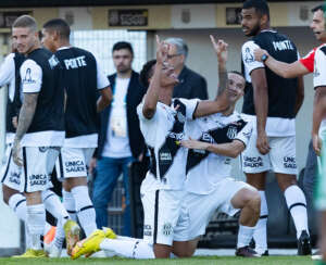 Ponte Preta x Londrina - Briga na parte baixo da tabela da Série B