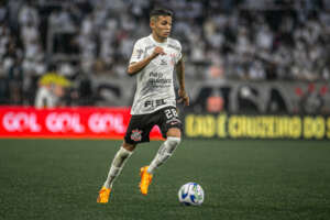 Corinthians revela lucro de R$ 26,3 milhões por venda de 50% dos direitos de Adson ao Nantes