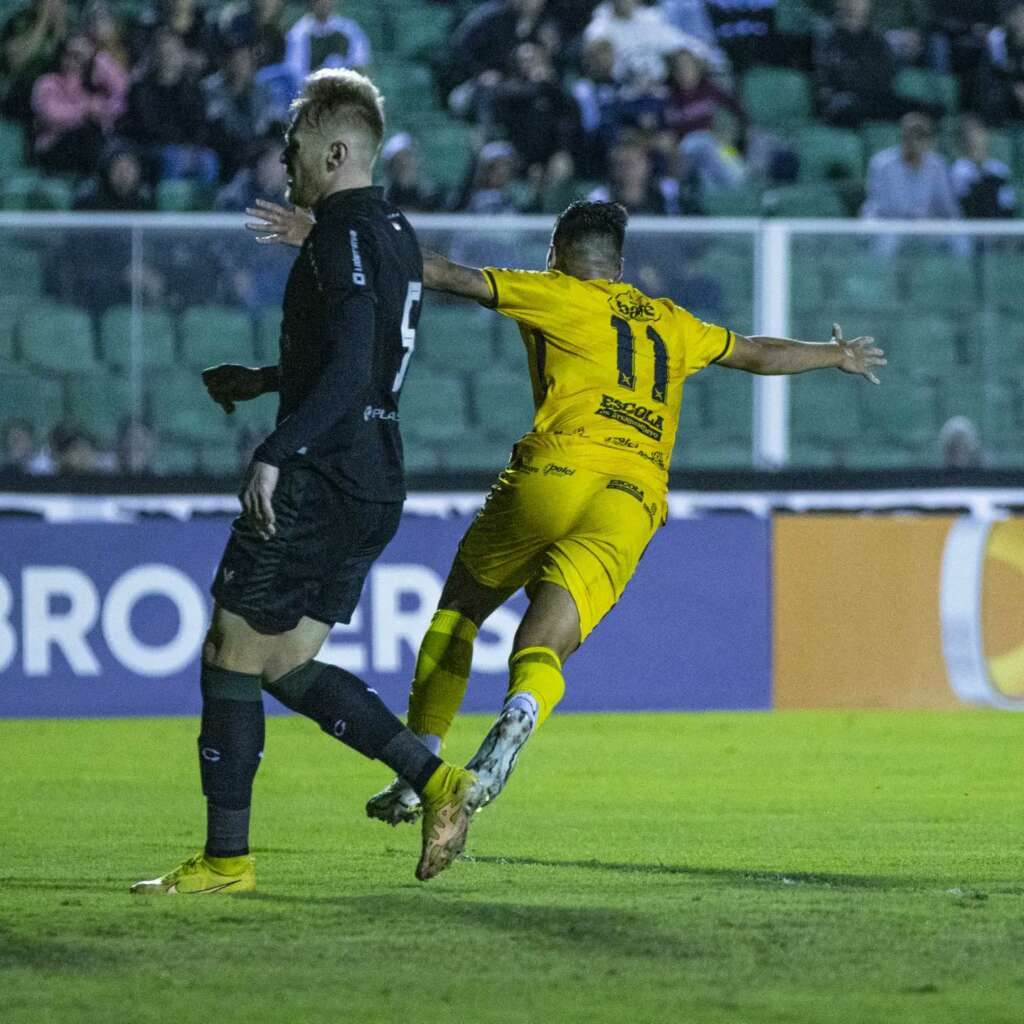 SÉRIE C: Amazonas-AM tenta manter a ponta em dia que briga pela liderança é destaque