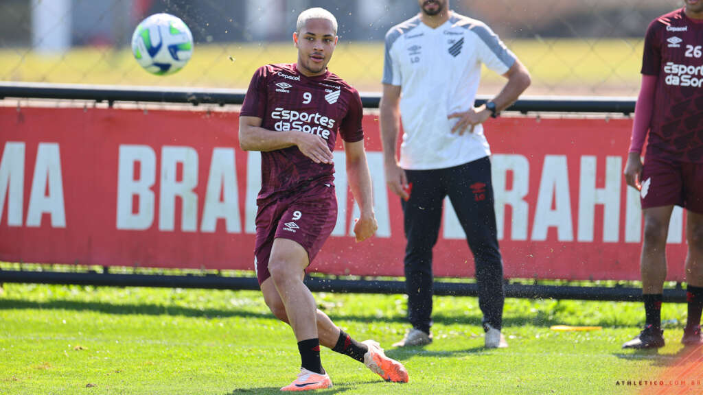Athletico-PR entra com protesto na CBF e exige ‘árbitros experientes’ em seus jogos