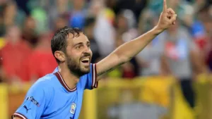 Inglês: Manchester City supera alta proposta do Al-Nassr e renova com Bernardo Silva