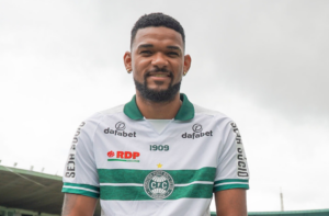 Coritiba empresta Bruno Viana para time da Arábia Saudita
