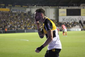 Criciúma 1 x 0 Vila Nova - Vizeu marca, Gustavo pega pênalti e Carvoeiro entra no G-4