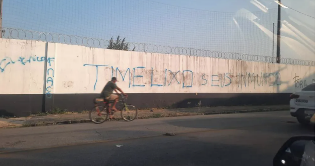Série B: “Time lixo”, CT do Ceará tem muros pichados