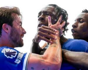 INGLÊS: Chelsea joga melhor, mas fica novamente no empate com Liverpool na estreia