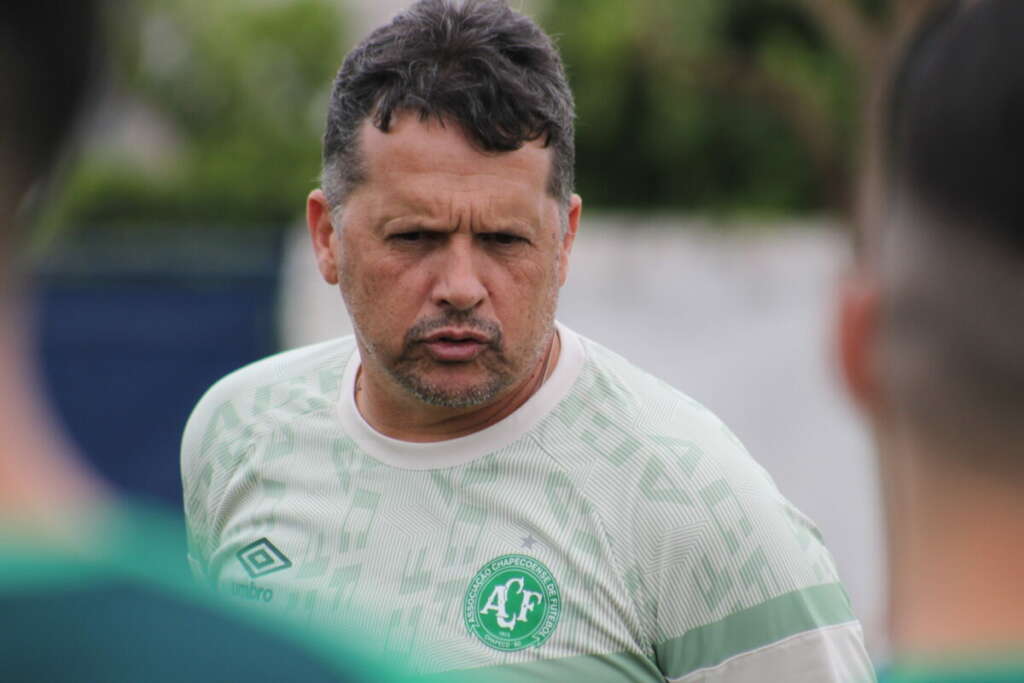 Série B: Claudinei avalia empate da Chapecoense em clássico e elogia torcida por melhor público do ano