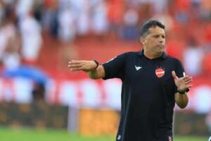 Série B: Em queda livre, Vila Nova anuncia saída de técnico Claudinei Oliveira