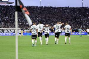 Corinthians 3 x 1 Coritiba - Timão aniquila Coxa com virada fulminante e mostra reação
