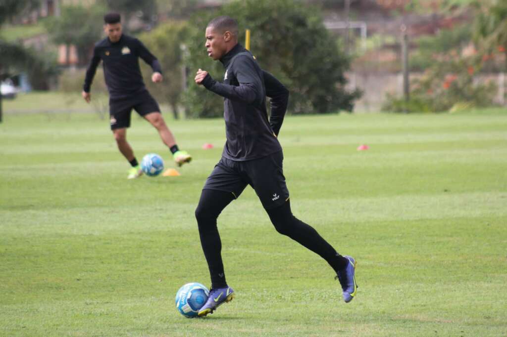Série B: Criciúma embarca para o Ceará com zaga definida e dúvidas no meio e ataque