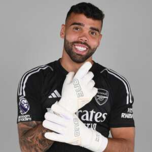 Arsenal contrata goleiro David Raya, do Brentford e da seleção espanhola