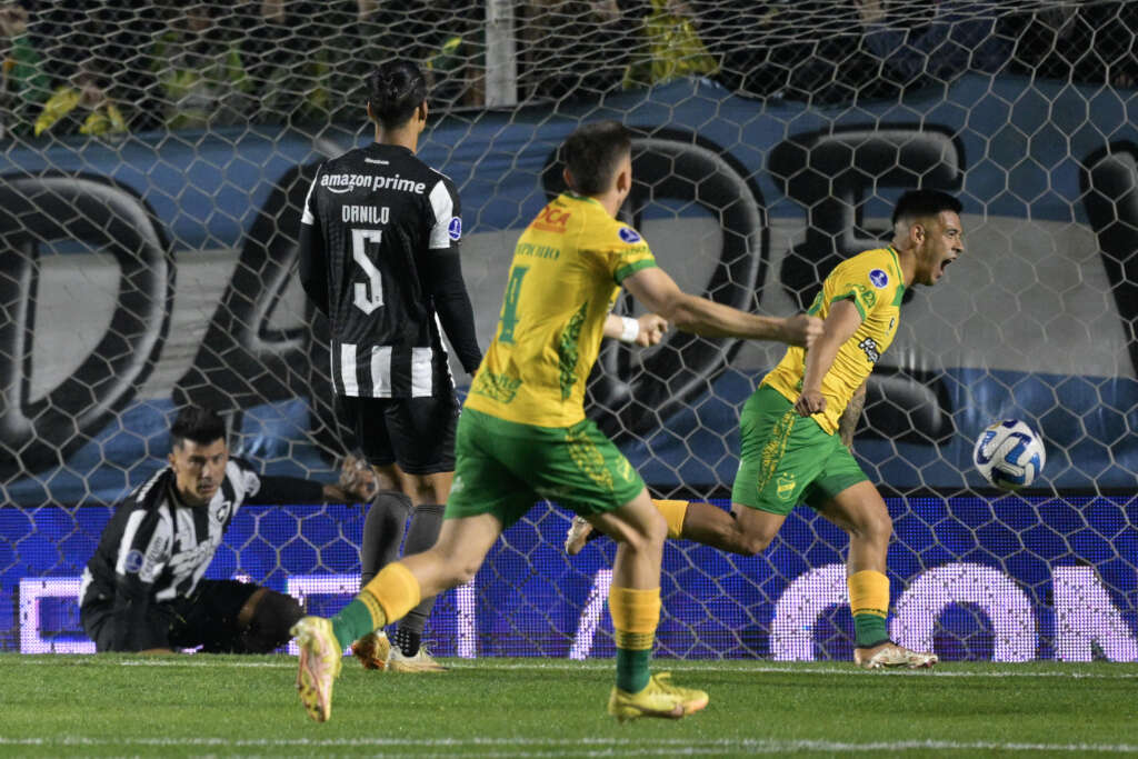 Defensa y Justicia-ARG 2 x 1 Botafogo – Fogão falha pelo alto, perde invencibilidade e está eliminado