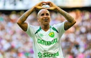 Deyverson exalta fase artilheira, pede para torcida esquecer seu passado e sonha com seleção