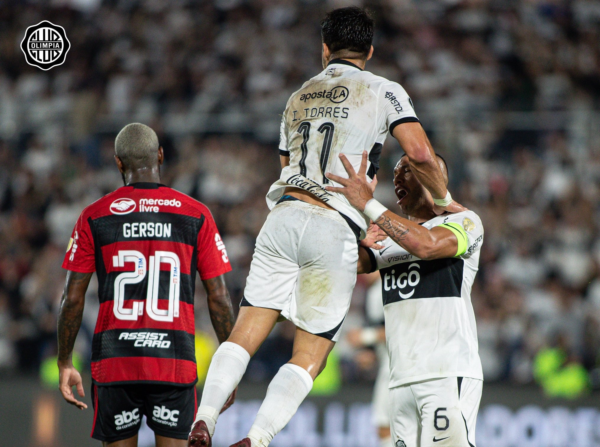 Flamengo leva três e Racing devolve goleada nas oitavas de final (Foto: Divulgação/Olimpia)