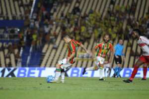Sampaio Corrêa 1 x 1 CRB - Bolívia Querida marca no fim e fica no empate com o Galo