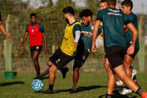 Série C: Volante do Figueirense sonha com vaga: 'Enquanto tiver chances, vamos lutar'