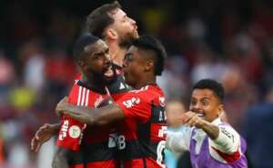 Coritiba 2 x 3 Flamengo - Gerson garante com golaço no fim