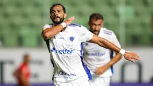 Série B: Chapecoense encaminha contratação de atacante Henrique Dourado