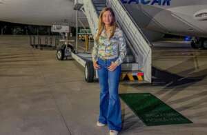 Leila Pereira é 'aeromoça' em primeiro voo de aeronave do Palmeiras