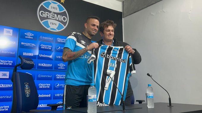 Luan vê Corinthians como ‘página virada’ e celebra volta ao Grêmio: ‘Salário é o de menos’