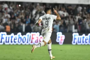 Marcos Leonardo volta a treinar no Santos em meio a impasse sobre negociação com a Roma