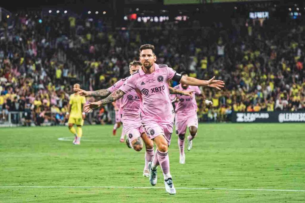 LEAGUES CUP: Messi marca e fatura seu primeiro título no Inter Miami após decisão acirrada nos pênaltis