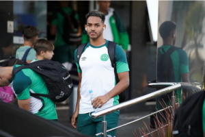 Série B: Após Maxwell, Chapecoense encaminha rescisão de volante; Claudinei fala sobre saídas