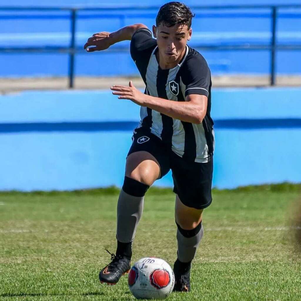 Revelação do Velo Clube comemora adaptação ao Botafogo-RJ