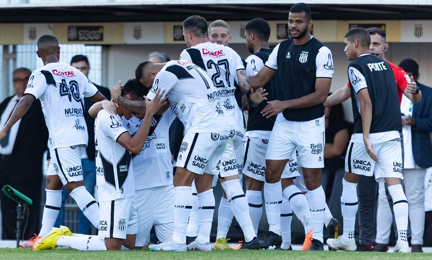 Ponte Preta venceu a primeira sob o comando de Pintado