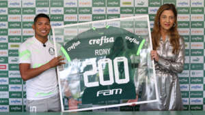 Palmeiras treina com força máxima e Rony é homenageado após completar 200 jogos