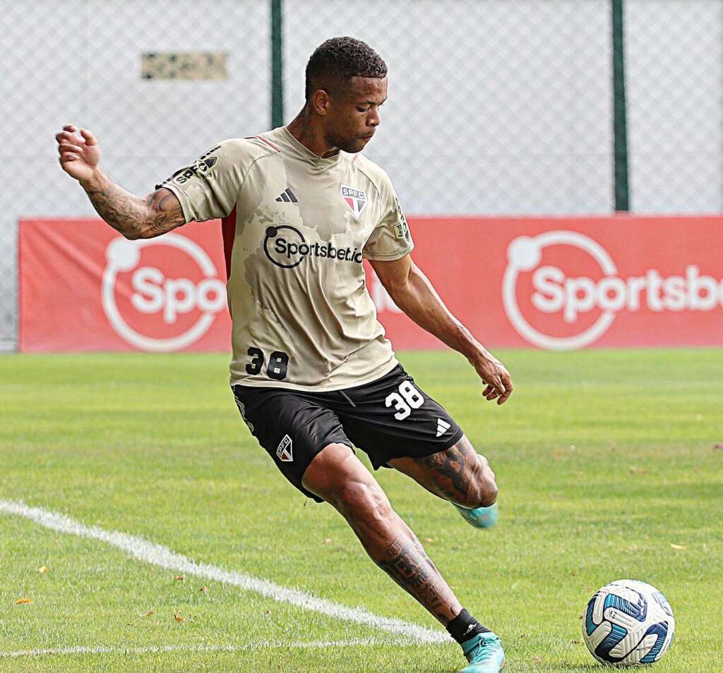 Arboleda e Gabriel Neves são novidades do São Paulo em último treino antes de pegar San Lorenzo