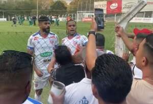 Ex-Palmeiras e Cruzeiro troca socos com torcedor após perder o acesso em Minas Gerais. Vídeo!