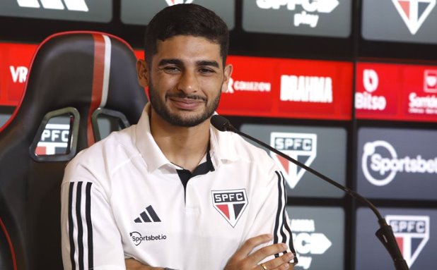 Michel Araújo pede desculpas por pênalti cometido no São Paulo e Lucas Moura o absolve