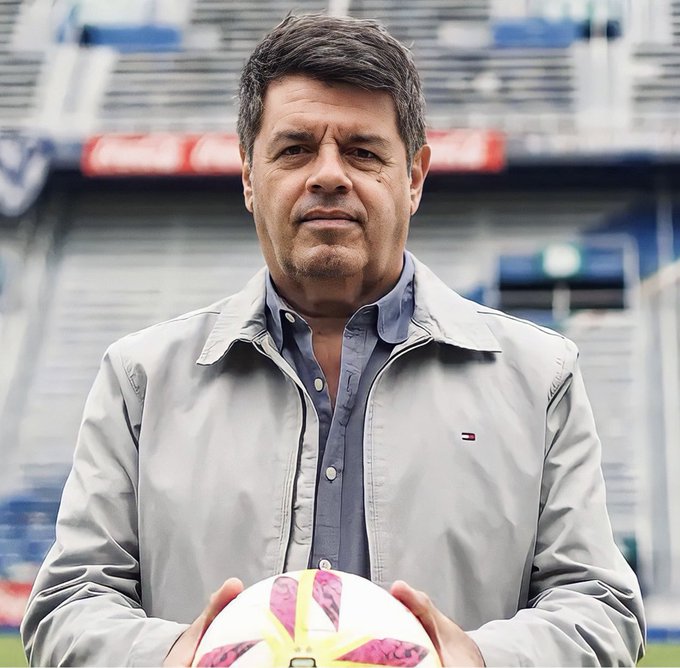 Presidente deixa Vélez Sarsfield após crise e ameaças de torcedores a jogadores