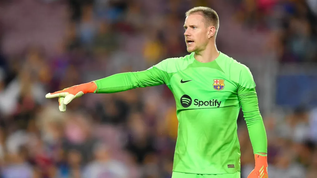 Espanhol: Ter Stegen reduz salários em 30% em renovação de contrato e ficará no Barcelona até 2028