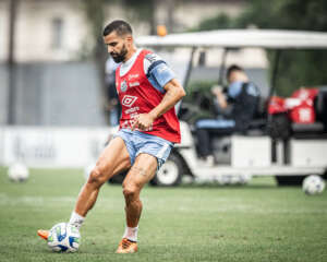 Tomás Rincón volta ao Santos lesionado e desfalca time contra o Botafogo no Brasileirão