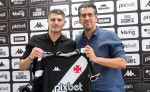 Vasco apresenta artilheiro argentino como reforço: 'Vim para colocar a equipe onde merece'