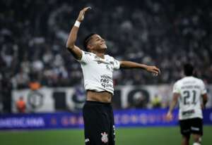 Corinthians anuncia renovação com Wesley; perto de sair, Murillo é relacionado