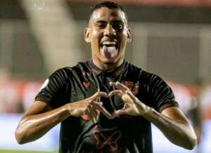 Vitória 2 x 0 ABC - Com gols no final, Vitória assume a liderança da Série B
