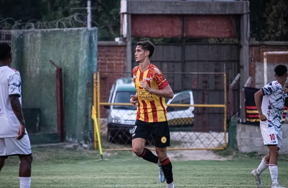 Botafogo fecha contratação de atacante Valentín Adamo (Foto: Reprodução)