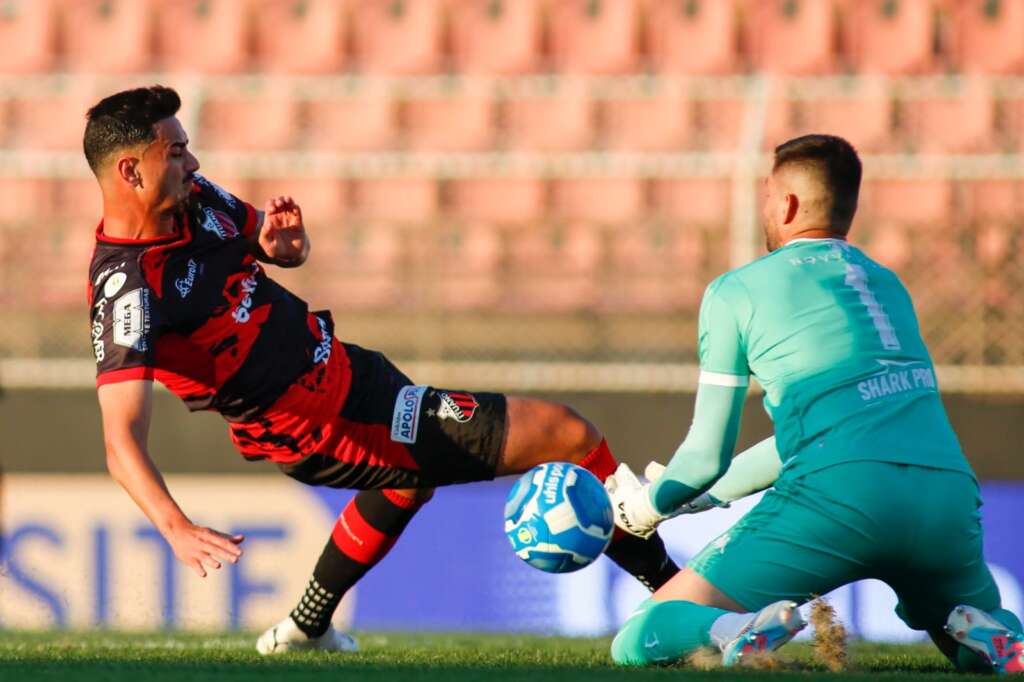 Com direito a golaços, Guarani e Ituano empatam em duelo de paulistas na  Série B