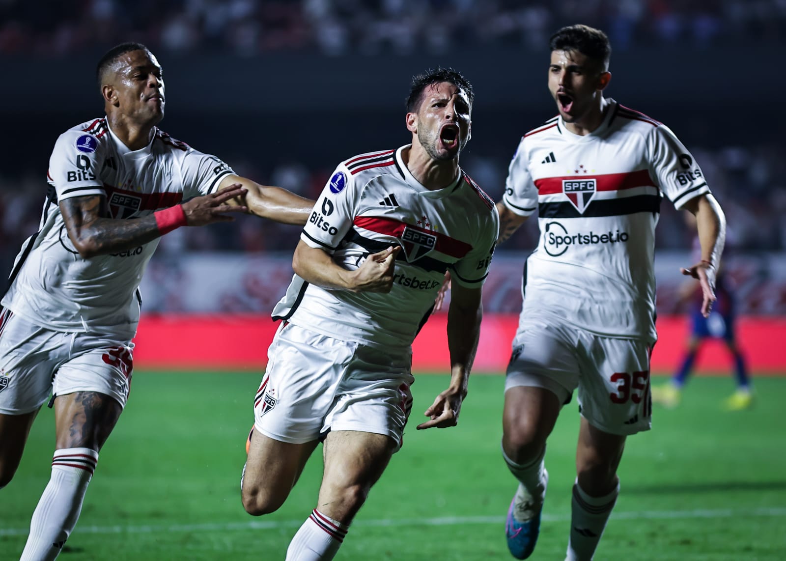 São Paulo mostra força, vence San Lorenzo e confirma classificação (Foto: Fábio Giannelli)