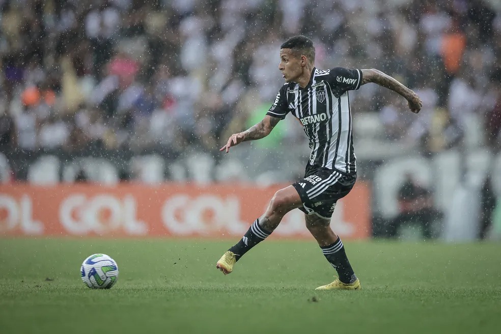 Guilherme Arana será julgado por expulsão em jogo do Atlético-MG (Foto: Pedro Souza/CAM)