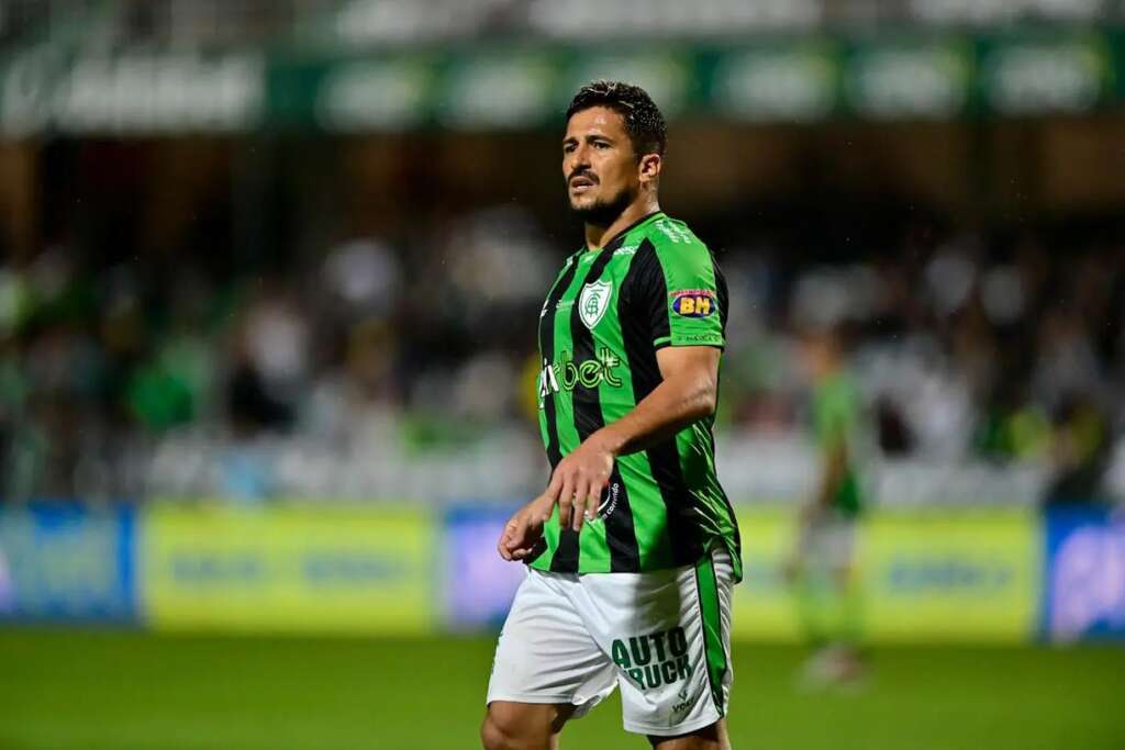 Aloísio pode sair do América-MG (Foto: Mourão Panda/América)