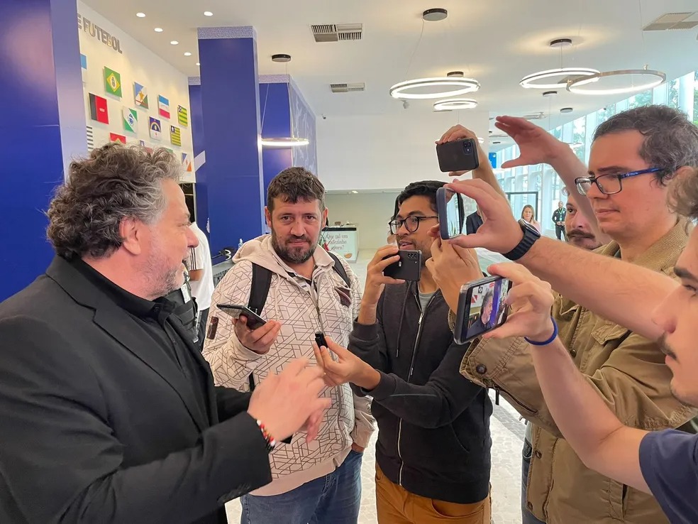 Presidente do São Paulo descarta venda de jogadores e acena para continuidade de Lucas em 2024