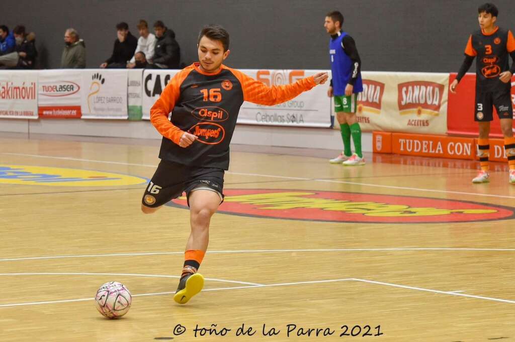 Kadinho volta a Espanha após passagem pela Arábia