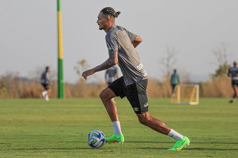 Derik Lacerda teve lesão confirmada pelo Cuiabá (Foto: AssCom Dourado)