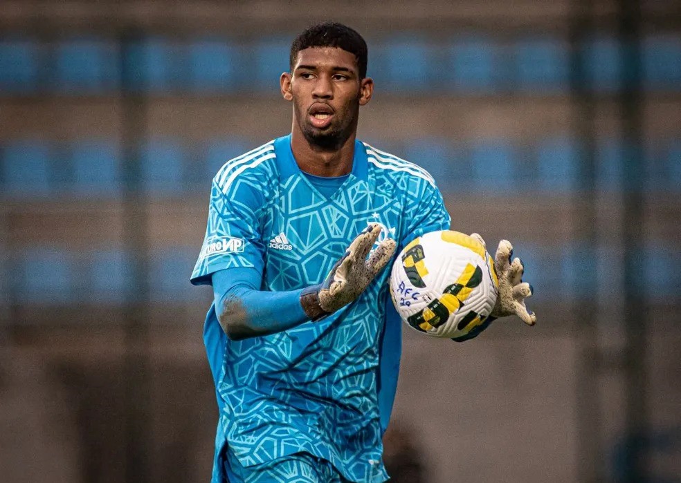 Flamengo oficializa venda de goleiro para o Eintracht Frankfurt (Foto: Arquivo Pessoal)